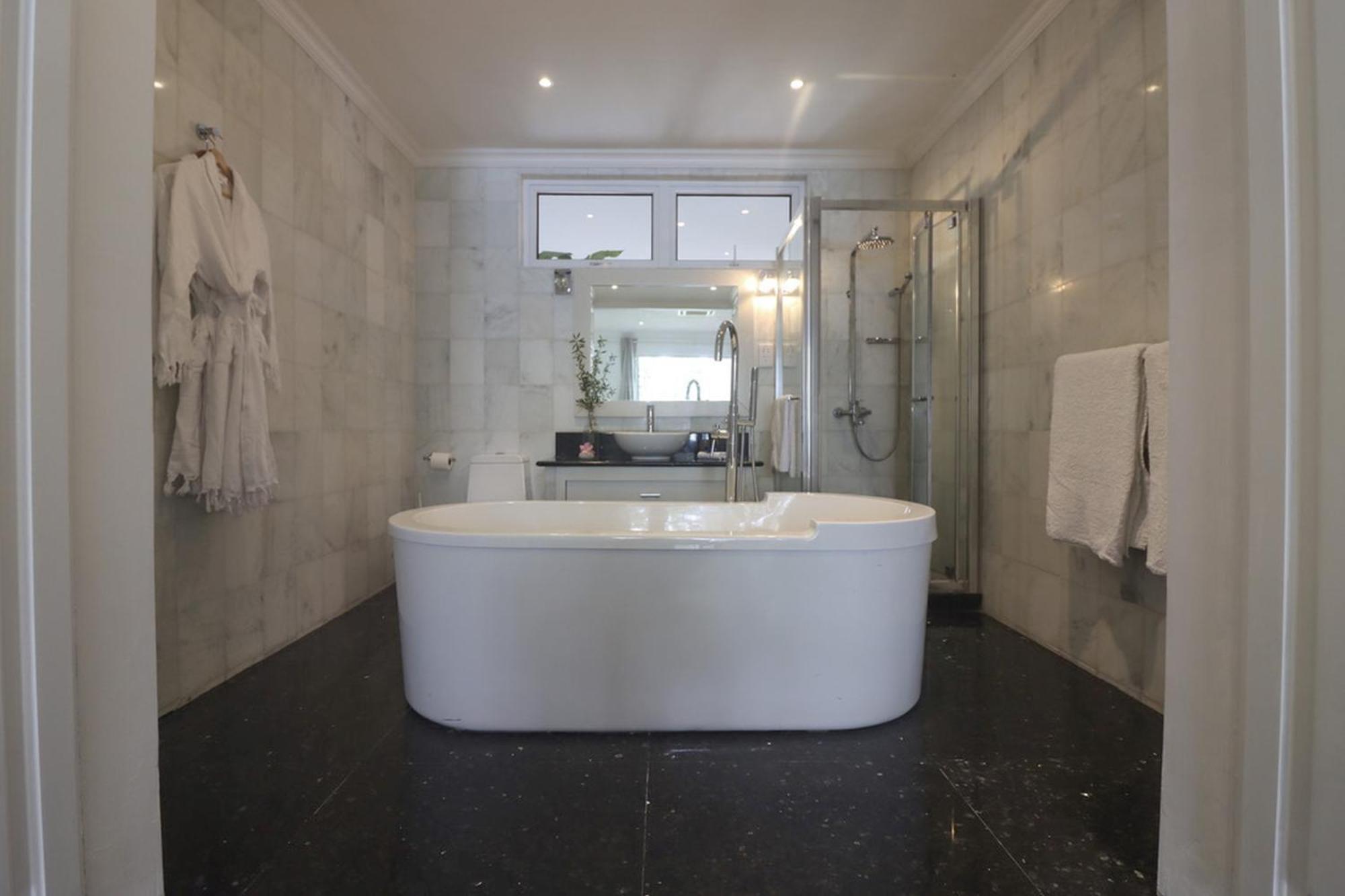 מלון Chateau Elysium 5*